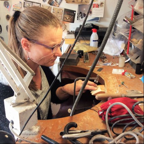 Françoise Zeegers coupe l'argent à la scie bocfil